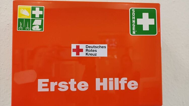Erste Hilfe-Kasten Erste Hilfe-Kasten in orange