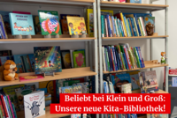 Zu sehen ist ein prall mit Büchern und Spielen gefülltes Regal der Kitabibliothek.