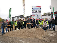 Projektbeteiligte beim symbolischen Spatenstich